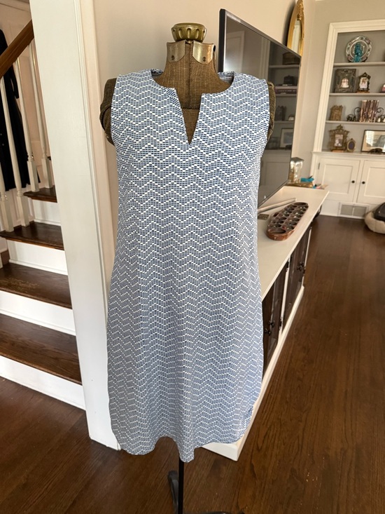 J. McLaughlin Dresses & Skirts - J. McLaughlin Blue and White Patterned Sleeveless Stretchy Size Small
